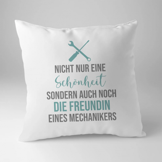 Nicht nur eine Schönheit, sondern auch noch die Freundin eines Mechanikers