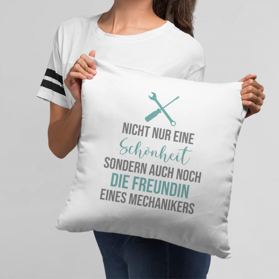 Nicht nur eine Schönheit, sondern auch noch die Freundin eines Mechanikers