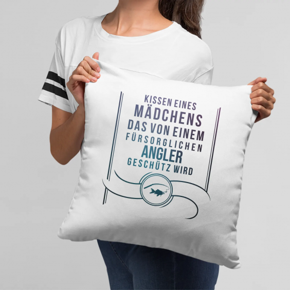Kissen eines Mädchens, das von einem fürsorglichen Angler geschütz  wird