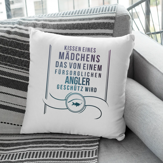 Kissen eines Mädchens, das von einem fürsorglichen Angler geschütz  wird