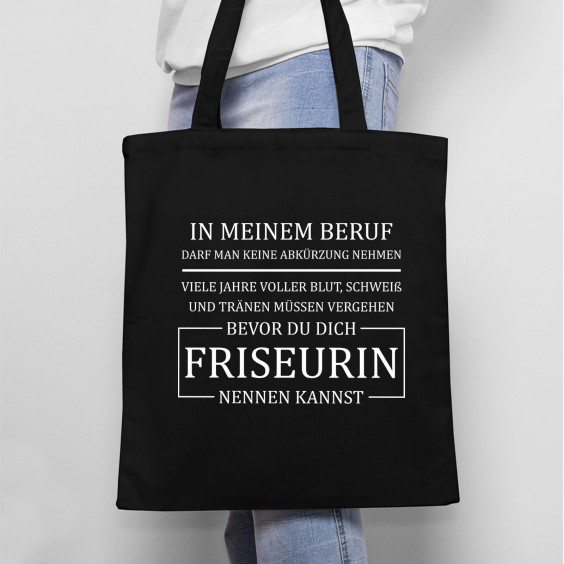 In meinem Beruf darf man keine Abkürzung nehmen - Friseurin
