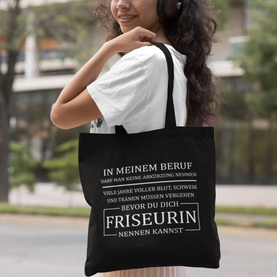 In meinem Beruf darf man keine Abkürzung nehmen - Friseurin