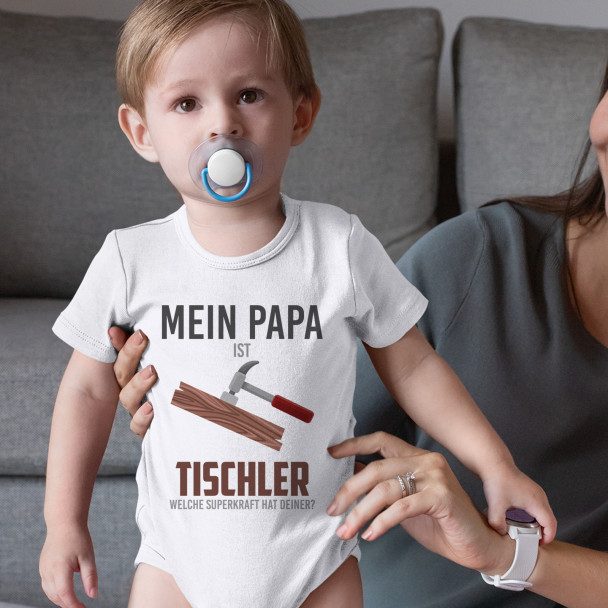 Mein Papa ist Tischler - welche Superkraft hat deiner? - Säuglings-Body mit Aufdruck