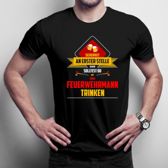 Sicherheit an erster Stelle – Feuerwehrmann - Herren t-shirt mit Aufdruck